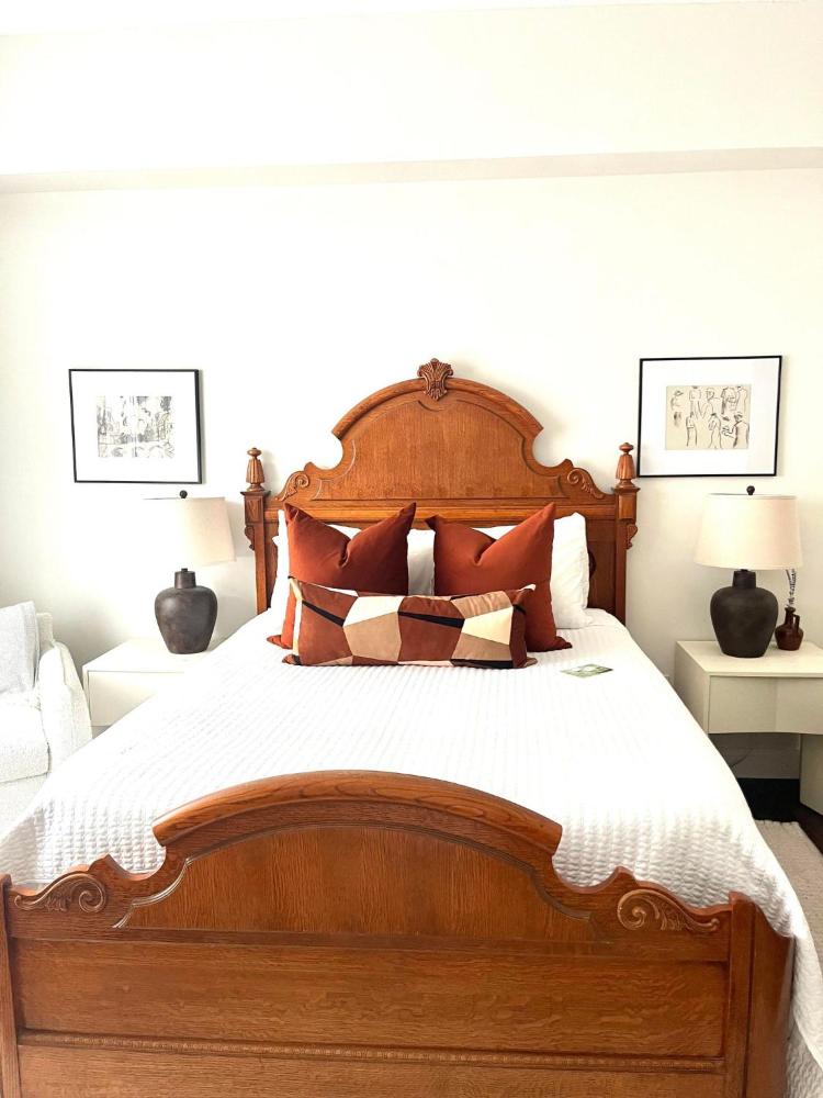 Queen Room interior
